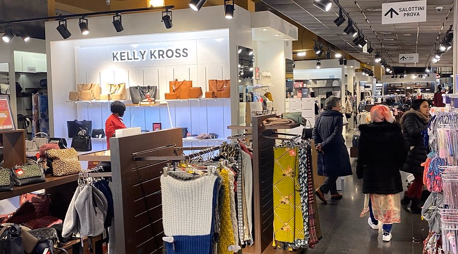 ¿En qué calle de Roma puedo encontrar tiendas de lujo?