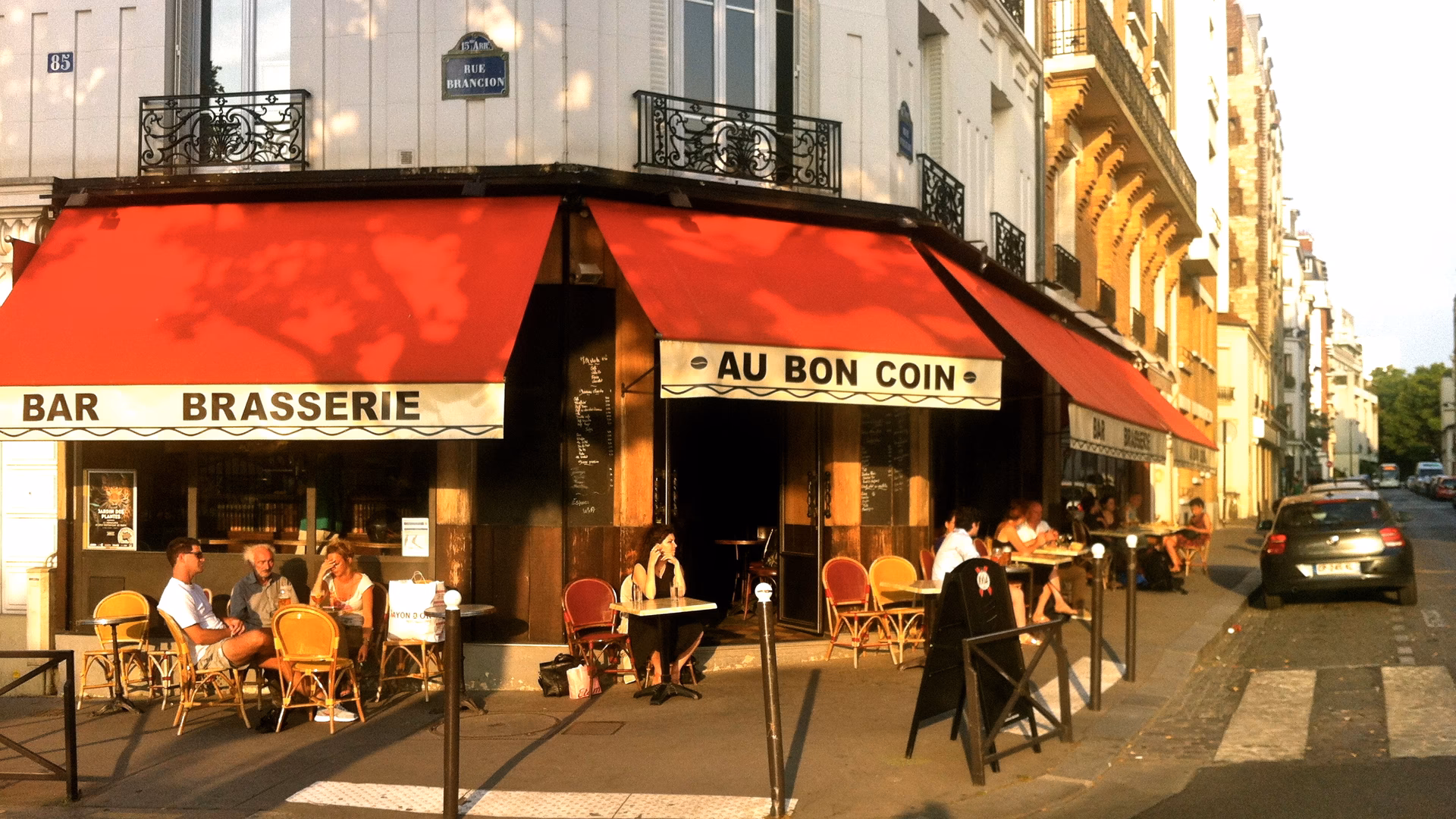 Which arrondissement has the best bars?