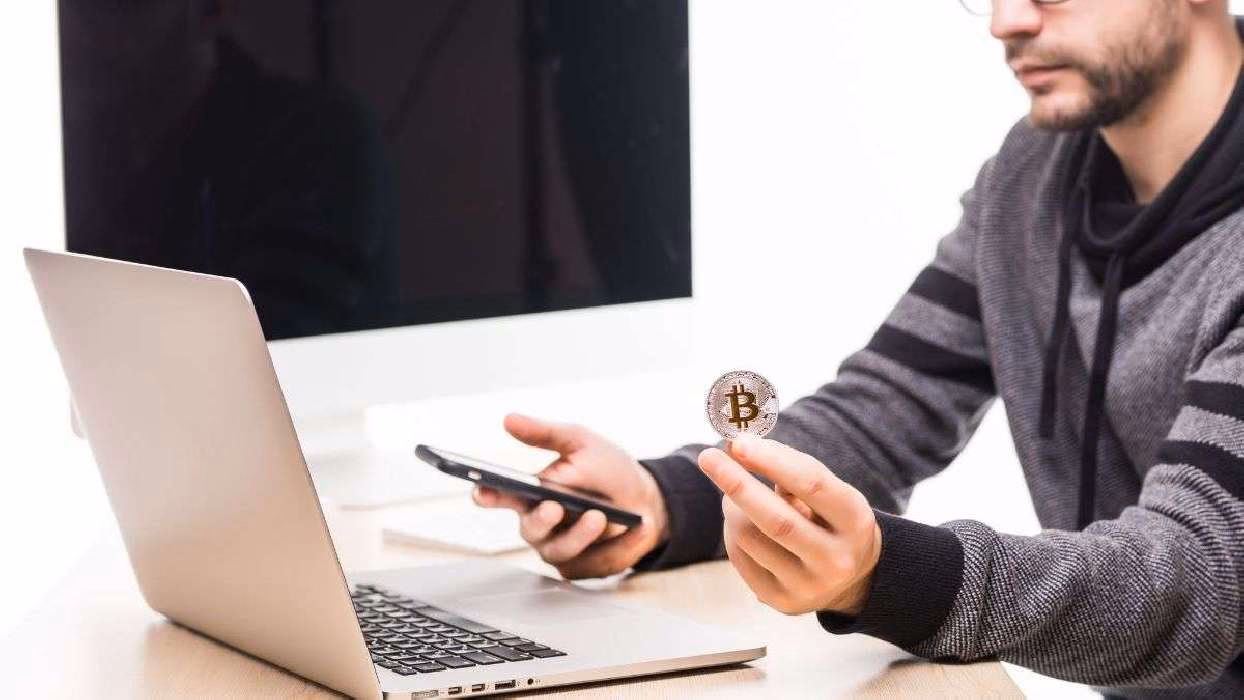 ¿Acepta Booking.com criptomonedas?