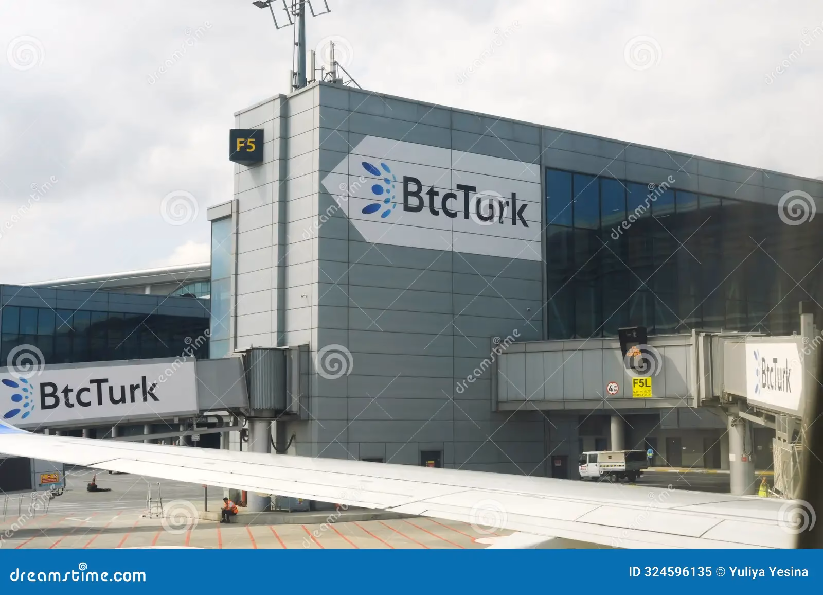 What is the airport code for BTR?