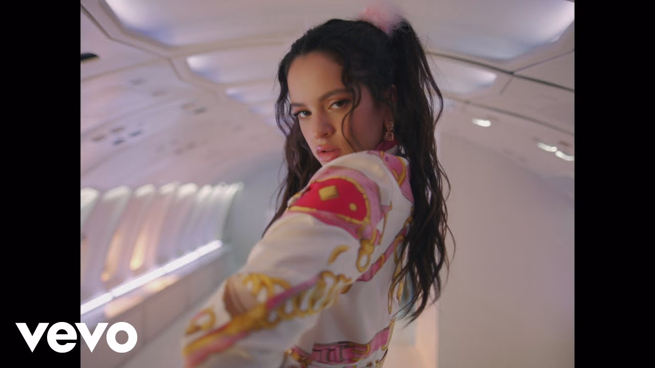 ¿Qué alta es Rosalía?