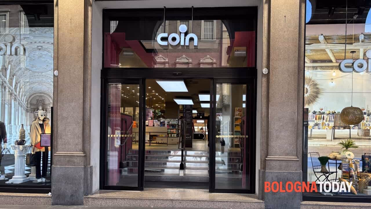 Is coin a department store?