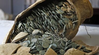 How many coins are considered a hoard?
