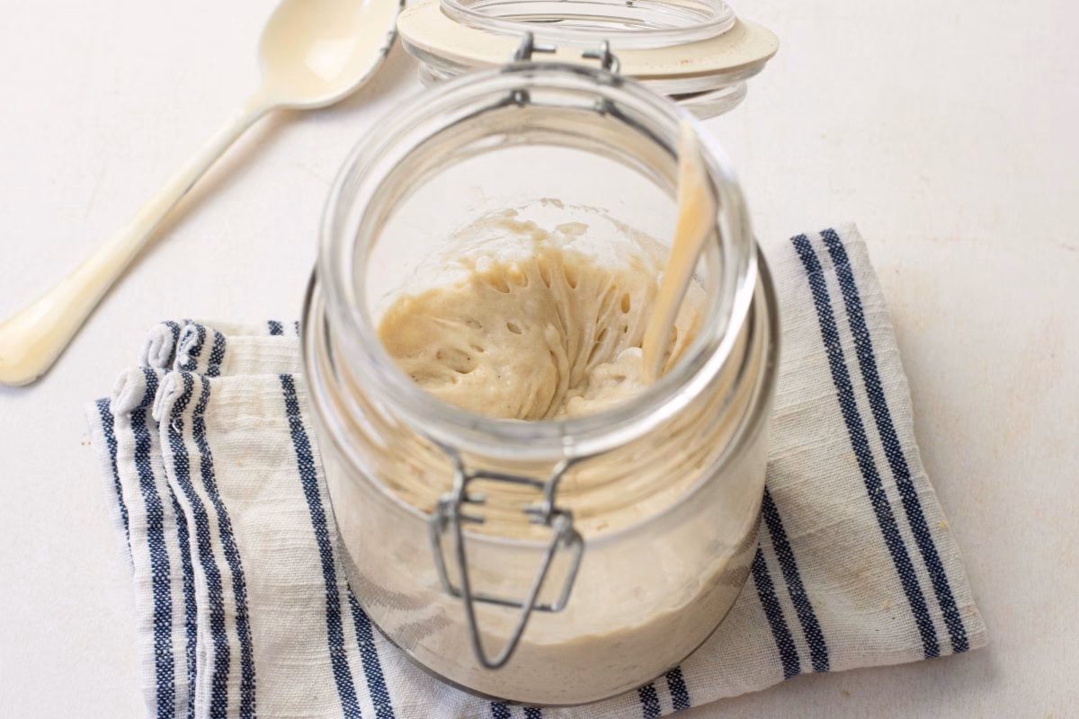 ¿Qué pasa si mezclo levadura con azúcar y agua?