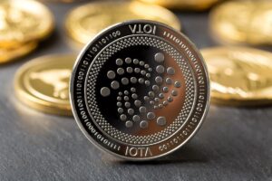 ¿Cuándo se lanzó la moneda iota?