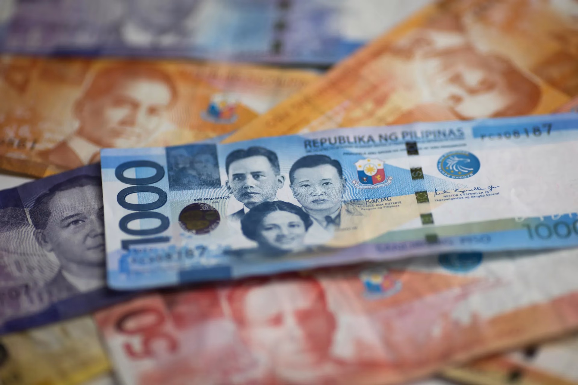 How much is $20 Philippine pesos in US dollars?